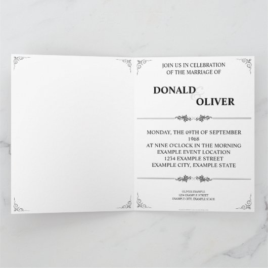 Handen van een homepage met een ring bedankkaart (Binnen)