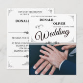 Handen van een homoseksueel bruidspaar met ringen (Voorkant / Achterkant)