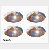 Handen van liefde ovale sticker (Vel)