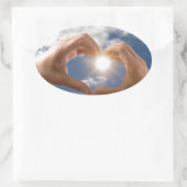 Handen van liefde ovale sticker (Tas)