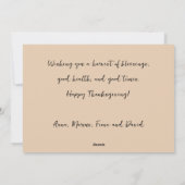 Handen voorzichtig een pompoen Thanksgiving Feestdagenkaart (Achterkant)