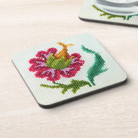 Handgeborduurde lichte bloem 3 onderzetter (Linkerzijde)