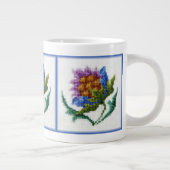 Handgeborduurde lichte bloem grote koffiekop (Rechts)