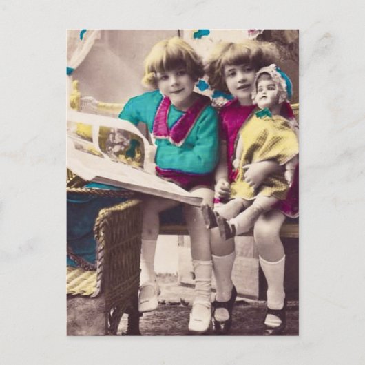 Handgekleurde kleine meisjes die  lezen briefkaart (Voorkant)