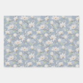 Handgekleurde witte Magnolia op pastblauw Inpakpapier Vel (Voorkant)