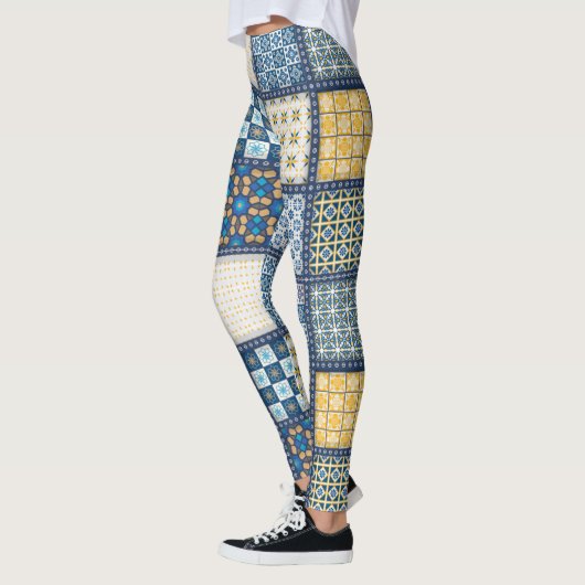 Handgemaakt  gelakt weefsel. Leggings (Links)