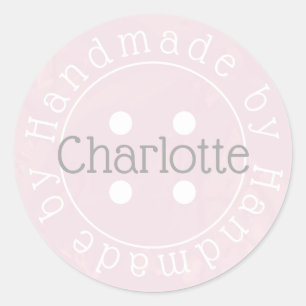 Handgemaakt met behulp van een naaiknopsticker ronde sticker