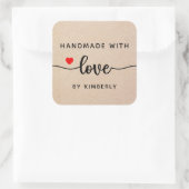 Handgemaakt met een eenvoudige liefdesoplossing vierkante sticker (Tas)