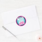 Handgemaakt met liefde - aangepaste kleuren ronde sticker (Envelop)