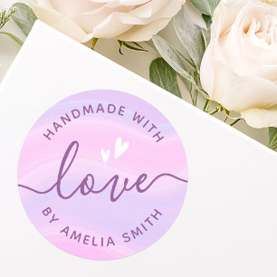 Handgemaakt met liefdesharten voeg een roze paarse ronde sticker