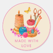 Handgemaakt met Love L Seamstress Naaikleermaker Ronde Sticker (Voorkant)