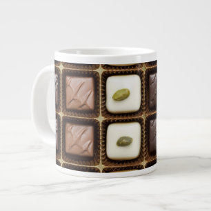 Handgemaakte luxe chocolade in een doos grote koffiekop