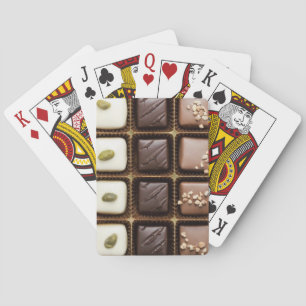 Handgemaakte luxe chocolade in een doos speelkaarten