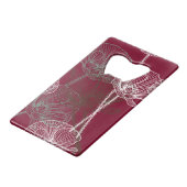 Handgemaakte papavers op donkerrood creditkaart flessenopener (Achterkant Gekanteld)