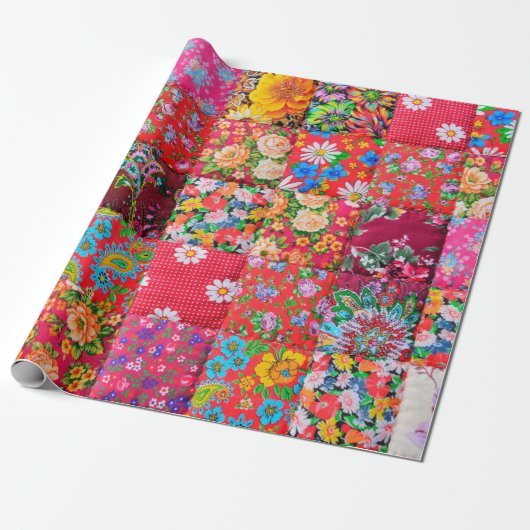 Handgemaakte patchwork-quilt met floreel patroon a cadeaupapier (Uitgerold)
