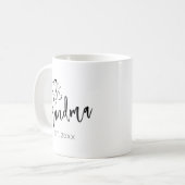 Handgeschetste script oma jaar gevestigd koffiemok (Voorkant links)