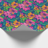 Handgeschilderd tropisch bloemmotief in vet roze cadeaupapier (Hoek)