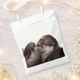 Handgeschilderde otters - Tender Moment Wildlife A Bedankzakje