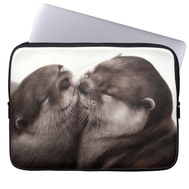 Handgeschilderde otters - Tender Moment Wildlife A Laptop Sleeve (Voorkant)