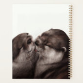 Handgeschilderde otters - Tender Moment Wildlife A Planner (Achterkant)