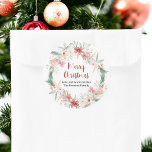 Handgeschilderde Waterverf Botanische Vrolijke Ker Ronde Sticker<br><div class="desc">Dit feestelijke Kerst sticker heeft een handgeschilderd waterverf-ontwerp van delicate bloemen en groen in zacht rood, blush en groene tinten. Perfect voor het toevoegen van een vleugje botanische elegantie aan uw vakantie geschenken, kaarten of enveloppen. Het warme en uitnodigende ontwerp combineert prachtig met de klassieke kerstinrichting, waardoor het ideaal is...</div>