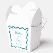 Handgeschreven Bold Whimsical Wavy Border Bruiloft Bedankdoosjes (Geopend)