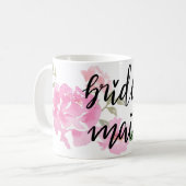 Handgeschreven Bridesmaid Script roze pinda's Flor Koffiemok (Voorkant links)