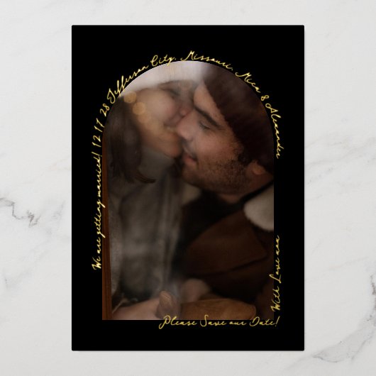 Handgeschreven Elegant Boog Foto Zwart en Echt Gou Folie Uitnodiging (Voorkant)