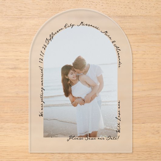 Handgeschreven Elegant Modern Arch Save the Date Acryl Uitnodigingen (Voorkant)