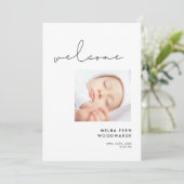 Handgeschreven minimalist Welkom nieuwe baby foto Aankondiging (Staand voorkant)