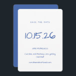 Handgeschreven minimalistische blauw wit elegante  save the date<br><div class="desc">Kondig uw speciale dag in stijl aan met deze moderne Save the Date-kaart met een minimalistisch blauw-wit ontwerp. De hedendaagse typografie en strakke lay-out creëer hebben een elegante, tijdloze look die past bij elk huwelijksthema. Perfect voor koppels die houden van eenvoudige, verfijnde huwelijksbriefpapier. Pas het aan met uw trouwgegevens voor...</div>