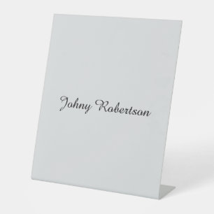 Handgeschreven naam elegant professioneel modern reclamebord met voetstuk