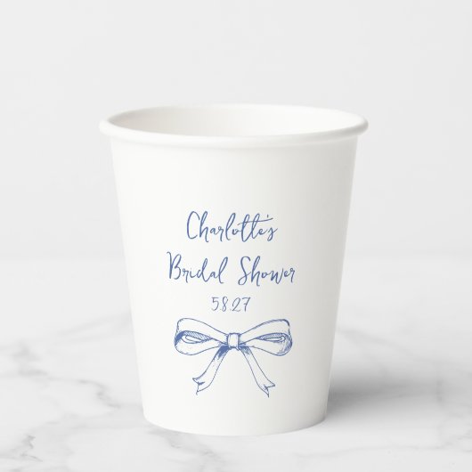 Handgeschreven Script Coquette Strik Blauwe Bruids Papieren Bekers (Voorkant)
