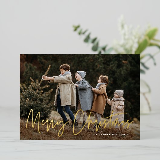 Handgeschreven Script Green Merry Christmas Photo Folie Feestdagenkaart (Staand Voorkant)