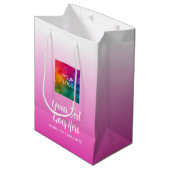 Handgeschreven Script Logo Hier Roze Aangepaste Sj Medium Cadeauzakje (Voorkant Gekanteld)