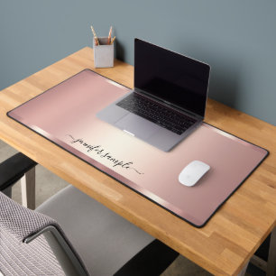 Handgeschreven script naam elegant roze goud moder bureaumat