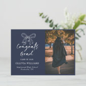 Handgeschreven script Navy Blue Afstuderen Aankondiging (Staand voorkant)