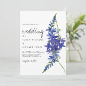 Handgeschreven script paarse blauw bloemenbruiloft kaart (Staand voorkant)