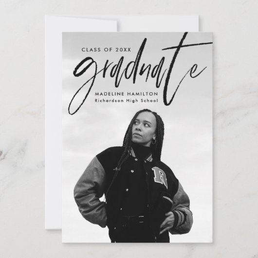 Handgeschreven zwart penseelscript 4 foto Afstuder Aankondiging (Voorkant)