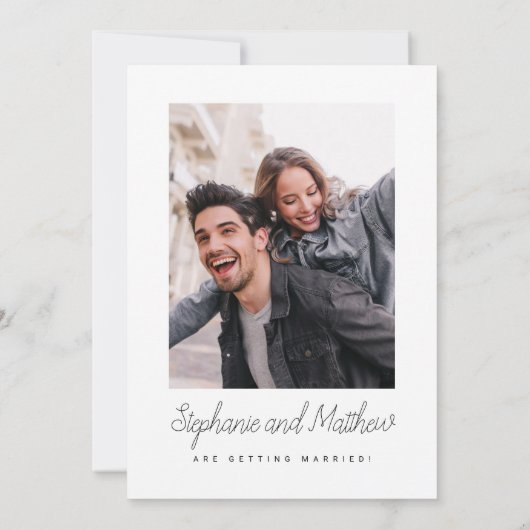 Handgeschreven zwarte foto Opslaan Datum uitnodigi Kaart (Achterkant)