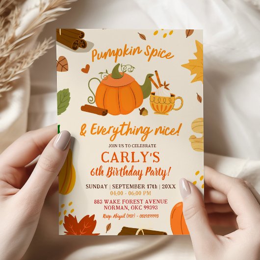 Handgetekend Pumpkin Spice en Nice Party Kaart