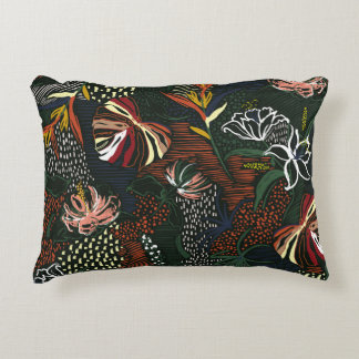 Handgetekende bloemen, tropisch palmbos. accent kussen