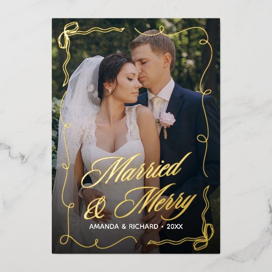 Handgetekende boogframe getrouwd vrolijke pasgetro folie feestdagenkaart (Voorkant)