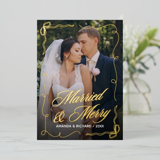 Handgetekende boogframe getrouwd vrolijke pasgetro folie feestdagenkaart (Staand Voorkant)