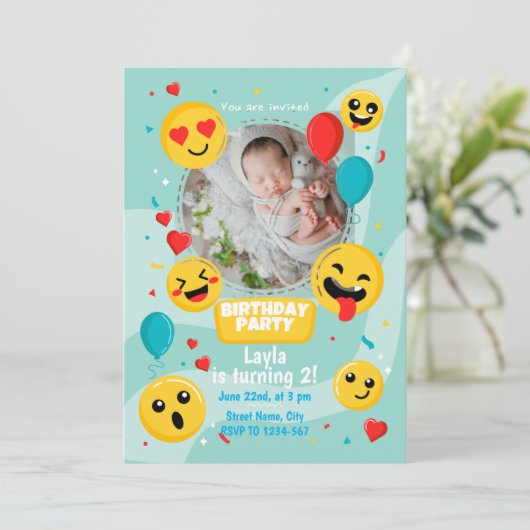 Handgetekende emoji met foto verjaardagsfeestje kaart (Staand voorkant)