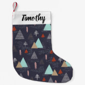 Handgetekende Evergreen Pine Trees op sneeuw bij n Kleine Kerstsok (Voorkant)