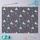 Handgetekende Evergreen Pine Trees op sneeuw bij n Tissuepapier (Craft)