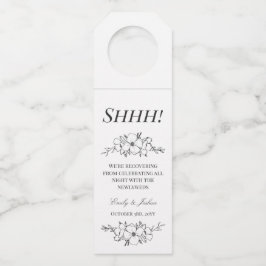 Handgetekende houtskool en witte bloemen storen ni flessenhanger