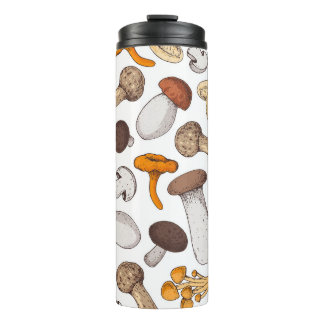 Handgetekende paddenstoelen: voedselachtergrond. thermosbeker