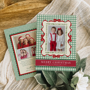 Handgetekende rode strik groene geruite Kerst foto Feestdagenkaart
